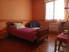 Habitation de plain-pied comportant 4 chambres.