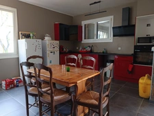 MAISON CONTEMPORAINE DE PLAIN-PIED AVEC DEPENDANCES SUR PLUS DE 1 HECTARE AVEC VUE PYRENEES 