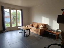 MAISON CONTEMPORAINE DE PLAIN-PIED AVEC DEPENDANCES SUR PLUS DE 1 HECTARE AVEC VUE PYRENEES 