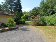 MAISON DE CAMPAGNE SUR UN TERRAIN ARBORE DE PLUS DE 1 HECTARE 300