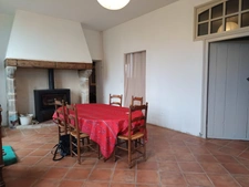 EMPLACEMENT EXCEPTIONNEL POUR CET ANCIEN CORPS DE FERME DE 4 HECTARES , VUE PYRENEES .