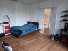 ANCIEN CORPS DE FERME SUR 13356 M² A DEUX PAS DU VILLAGE