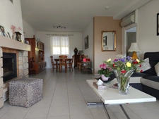 MAISON LUMINEUSE DE PLAIN -PIED 4 CHAMBRES VUE PYRENEES .