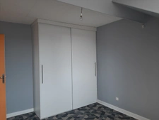 MAISON MITOYENNE SUR 2 NIVEAUX AVEC POTENTIEL D'AGRANDISSEMENT. GARAGES ET DÉPENDANCES