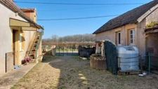FERMETTE DE PLAIN PIED A RÉNOVER AVEC SES  DÉPENDANCES ET SON TERRAIN