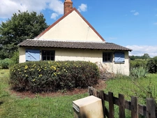 MAISON DE CAMPAGNE A RÉNOVER DANS SON ÉCRIN DE VERDURE