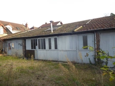 MAISON ENTIEREMENT A RÉNOVER AVEC SES GRANDES DÉPENDANCES. GROS POTENTIEL AU CENTRE VILLE