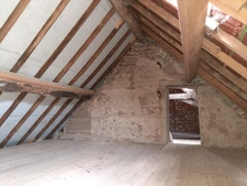 CHARMANTE MAISON MITOYENNE A RÉNOVER. GUEUGNON (71)