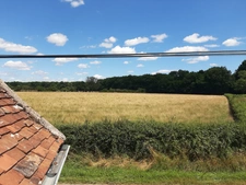 FERMETTE DE PLAIN PIED A RÉNOVER AVEC SES  DÉPENDANCES ET TERRAIN