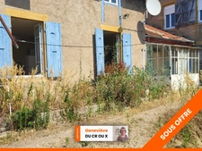 MAISON ENTIEREMENT A RÉNOVER AVEC SES GRANDES DÉPENDANCES. GROS POTENTIEL AU CENTRE VILLE