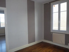 IDÉALE 1ER ACHAT POUR CETTE MAISON DE VILLE AVEC GARAGES, ATELIER ET SON TERRAIN