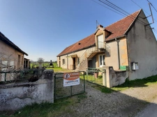 FERMETTE DE PLAIN PIED A RÉNOVER AVEC SES  DÉPENDANCES ET SON TERRAIN