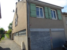  IDÉALE 1ER ACHAT POUR CETTE MAISON DE VILLE AVEC GARAGES, ATELIER ET SON TERRAIN
