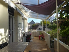  IDÉALE 1ER ACHAT POUR CETTE MAISON DE VILLE AVEC GARAGES, ATELIER ET SON TERRAIN