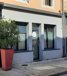 LOCAL COMMERCIAL ENTIEREMENT RÉNOVÉ EN PLEIN CENTRE VILLE DE GUEUGNON(71)