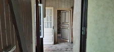 MAISON MITOYENNE PLAIN PIED AVEC POTENTIEL D'AMÉNAGEMENT.