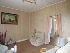 BELLE OPPORTUNITÉ POUR CETTE MAISON MITOYENNE A MODERNISER ET SON JOLI TERRAIN CLOS ET ARBORÉ
