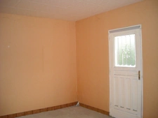 APPARTEMENT DE 80 M² AVEC COUR ET TERRAIN