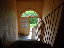APPARTEMENT DE 80 M² AVEC COUR ET TERRAIN