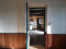 FERMETTE DE PLAIN PIED A RÉNOVER AVEC SES  DÉPENDANCES ET SON TERRAIN