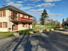 RARE OPPORTUNITÉ . GRAND BATIMENT AVEC LOGEMENT,  HANGAR ET PARKING SUR 6032 M²
