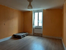 IMMEUBLE DE RAPPORT AVEC LOCAL COMMERCIAL ET APPARTEMENT. SURFACE TOTALE 144 M²