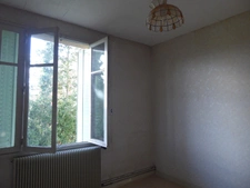  MAISON FAMILIALE A FORT POTENTIEL  AVEC SES 4 CHAMBRES, SON TERRAIN ET SON GRAND GARAGE