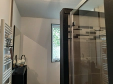 APPARTEMENT ENTIEREMENT RÉNOVÉ. 81 M² HABITABLE AVEC GARAGE ET CAVE