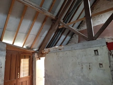 CHARMANTE MAISON MITOYENNE A RÉNOVER. GUEUGNON (71)