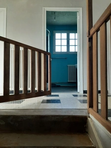 RARE OPPORTUNITÉ . GRAND BATIMENT AVEC LOGEMENT,  HANGAR ET PARKING SUR 6032 M²