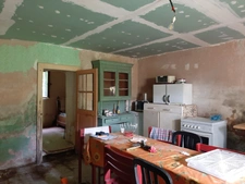 CHARMANTE MAISON MITOYENNE A RÉNOVER. GUEUGNON (71)