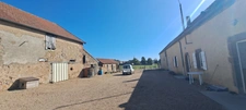 FERMETTE A RÉNOVER AVEC GRANDS BATIMENTS, DÉPENDANCES ET SES 2 HA DE TERRAINS LIBRES