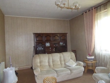 BELLE OPPORTUNITÉ POUR CETTE MAISON MITOYENNE A MODERNISER ET SON JOLI TERRAIN CLOS ET ARBORÉ