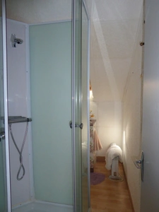 BELLE OPPORTUNITÉ POUR CETTE MAISON MITOYENNE A MODERNISER ET SON JOLI TERRAIN CLOS ET ARBORÉ