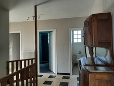 RARE OPPORTUNITÉ . GRAND BATIMENT AVEC LOGEMENT,  HANGAR ET PARKING SUR 6032 M²