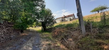 FERMETTE A RÉNOVER AVEC SES DÉPENDANCES, SUR 2,7 HA DE TERRAIN DANS CADRE BUCOLIQUE. 