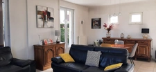 MAIGNIFIQUE MAISON RÉNOVÉE AVEC PISCINE ET CHALET INDÉPENDANT DANS QUARTIER PRISÉ DE GUEUGNON (71)