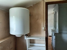 MAISON DE CAMPAGNE A RÉNOVER DANS SON ÉCRIN DE VERDURE