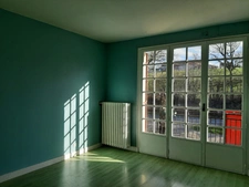 RARE OPPORTUNITÉ . GRAND BATIMENT AVEC LOGEMENT,  HANGAR ET PARKING SUR 6032 M²