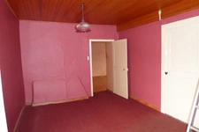 MAISON DE VILLAGE ET SES BELLES DÉPENDANCES EN PIERRE A MODERNISER