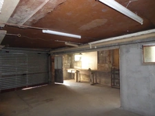  IDÉALE 1ER ACHAT POUR CETTE MAISON DE VILLE AVEC GARAGES, ATELIER ET SON TERRAIN