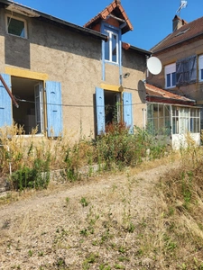 MAISON ENTIEREMENT A RÉNOVER AVEC SES GRANDES DÉPENDANCES. GROS POTENTIEL AU CENTRE VILLE
