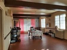 RARE OPPORTUNITÉ . GRAND BATIMENT AVEC LOGEMENT,  HANGAR ET PARKING SUR 6032 M²