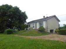 PAVILLON EN POSITION DOMINANTE AVEC SA JOLIE VUE ET SON GRAND TERRAIN