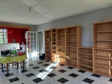 RARE OPPORTUNITÉ . GRAND BATIMENT AVEC LOGEMENT,  HANGAR ET PARKING SUR 6032 M²