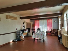 RARE OPPORTUNITÉ . GRAND BATIMENT AVEC LOGEMENT,  HANGAR ET PARKING SUR 6032 M²