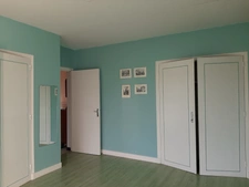 RARE OPPORTUNITÉ . GRAND BATIMENT AVEC LOGEMENT,  HANGAR ET PARKING SUR 6032 M²