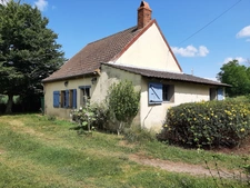 MAISON DE CAMPAGNE A RÉNOVER DANS SON ÉCRIN DE VERDURE