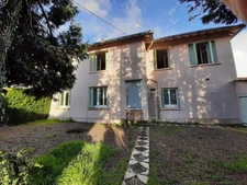  MAISON FAMILIALE A FORT POTENTIEL  AVEC SES 4 CHAMBRES, SON TERRAIN ET SON GRAND GARAGE