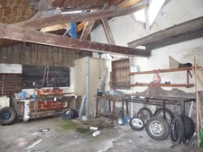 MAISON ENTIEREMENT A RÉNOVER AVEC SES GRANDES DÉPENDANCES. GROS POTENTIEL AU CENTRE VILLE